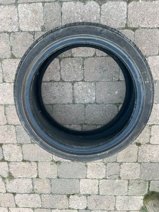 Neumático 205/40/17