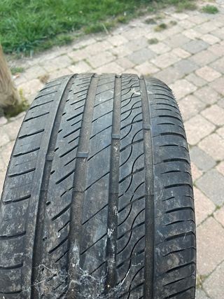 Neumático 205/40/17