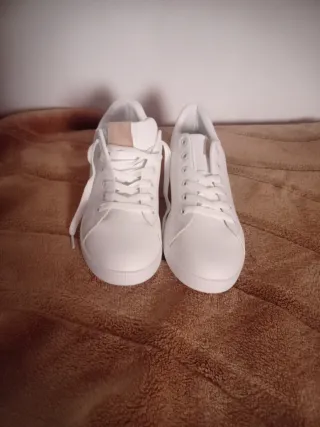 Zapatos blancos de mujer