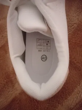 Zapatos blancos de mujer