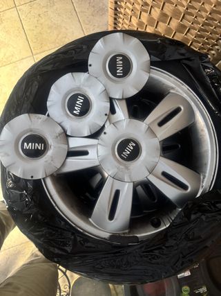 Llantas Mini One D con todos sus extras.