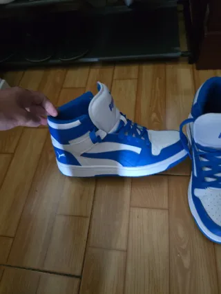 Zapatillas Puma altas blancas y azules