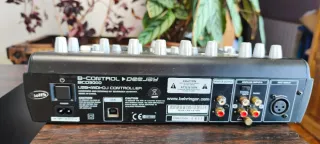 Controladora DJ Behringer BCD3000