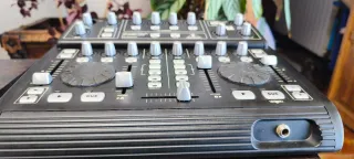 Controladora DJ Behringer BCD3000