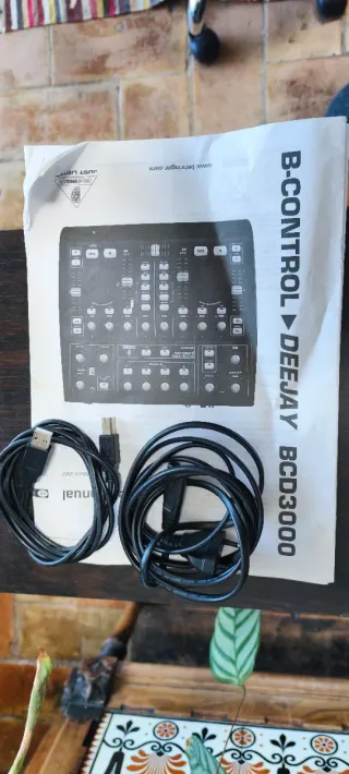 Controladora DJ Behringer BCD3000