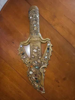 Figura decorativa fantasy con funda