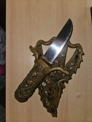 Figura decorativa fantasy con funda