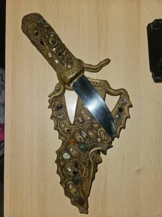 Figura decorativa fantasy con funda