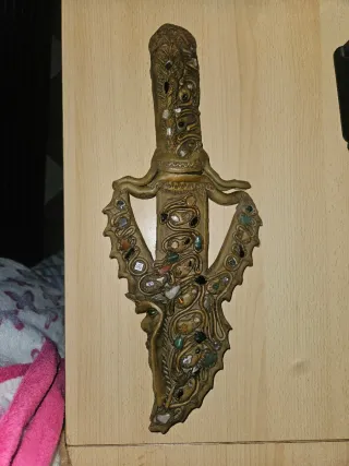 Figura decorativa fantasy con funda