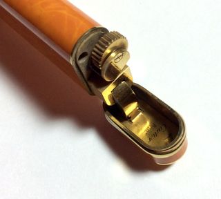 Accendino Cartier arancione e dorato