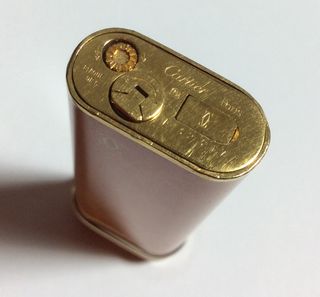 Accendino Cartier arancione e dorato