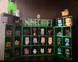 Expositor Minecraft Creeper y Abeja