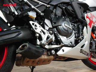 SUZUKI GSX-8R