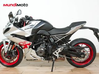 SUZUKI GSX-8R