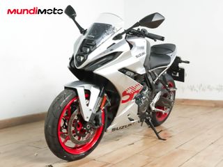 SUZUKI GSX-8R