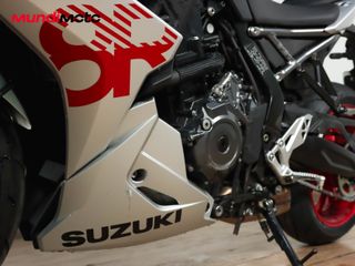 SUZUKI GSX-8R