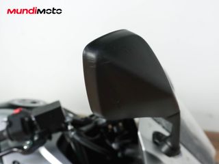 SUZUKI GSX-8R