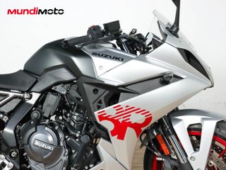 SUZUKI GSX-8R
