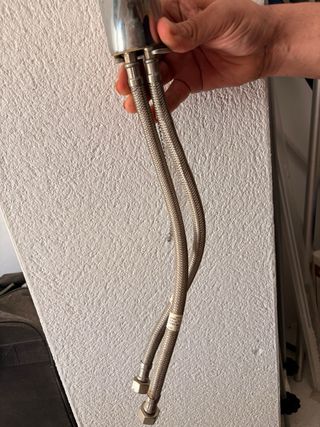 Grifo de lavabo metálico plateado