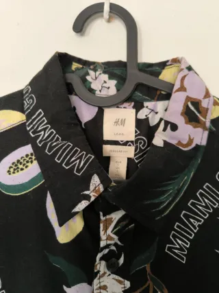 Camisa H&M Estampada Floral Negra
