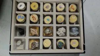 Colección de minerales en 6 cajas