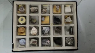 Colección de minerales en 6 cajas