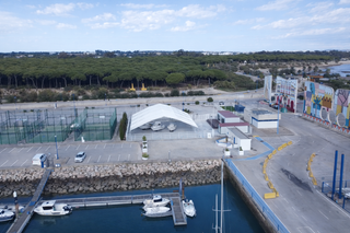 Carpas industriales sin obra ni licencia