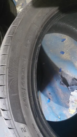 Neumáticos 245/40/18