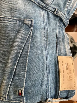 Vaqueros Tommy Hilfiger T27/32 (36-38)