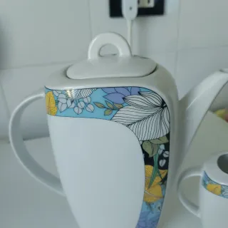 Set caffettiera e lattiera floreale