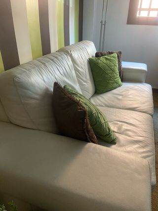 Sofá Natuzzi de piel blanco  URGE VENTA