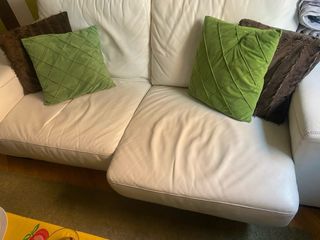 Sofá Natuzzi de piel blanco  URGE VENTA