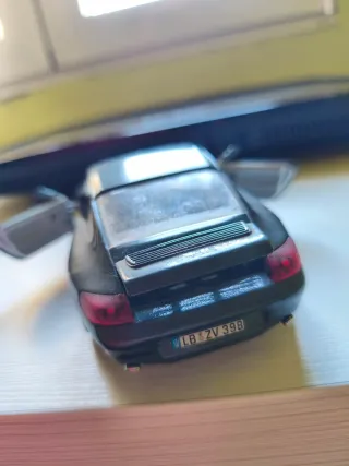 Porsche carrera 911 1:24