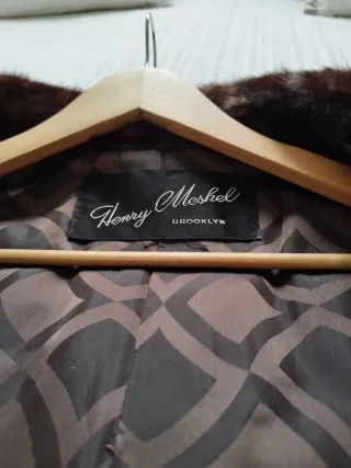 Abrigo vintage piel sintética marrón.