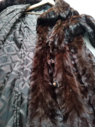 Abrigo vintage piel sintética marrón.