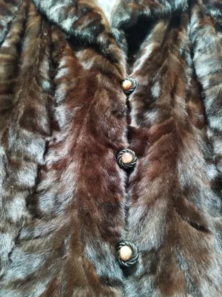 Abrigo vintage piel sintética marrón.