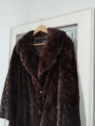 Abrigo vintage piel sintética marrón.