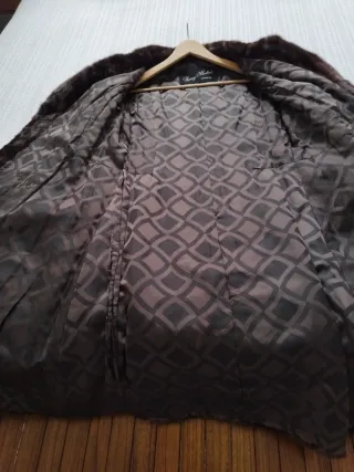 Abrigo vintage piel sintética marrón.