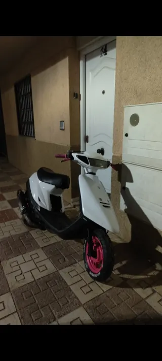 Yamaha Jog R Blanca y Rosa