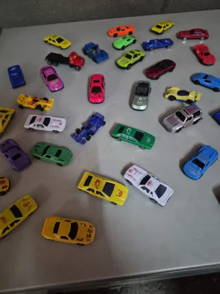 Lote de coches de juguete variados