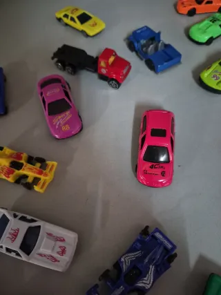 Lote de coches de juguete variados