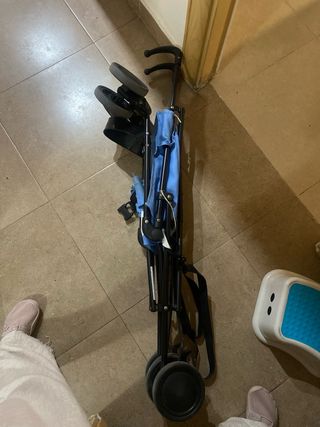 Carrito de bebé azul