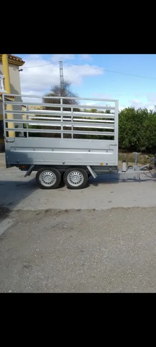 Remolque de doble eje basculante de 750