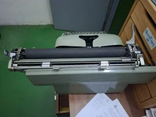Máquina de escribir Olivetti Lexicon 80