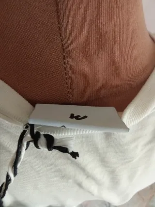 T-shirt bianca con scritte