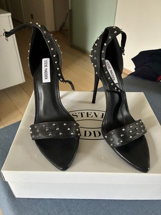 Sandali Steve Madden con borchie neri