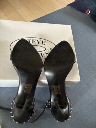 Sandali Steve Madden con borchie neri