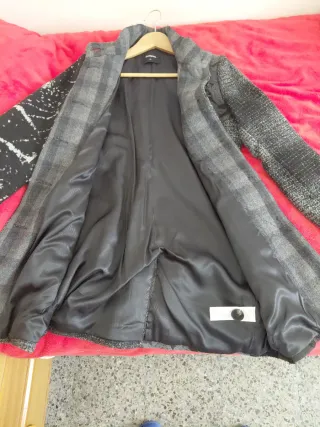 Abrigo Desigual Negro y Gris