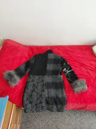 Abrigo Desigual Negro y Gris
