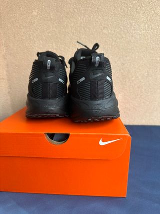 Zapatillas Nike Vomero 18 talla 43